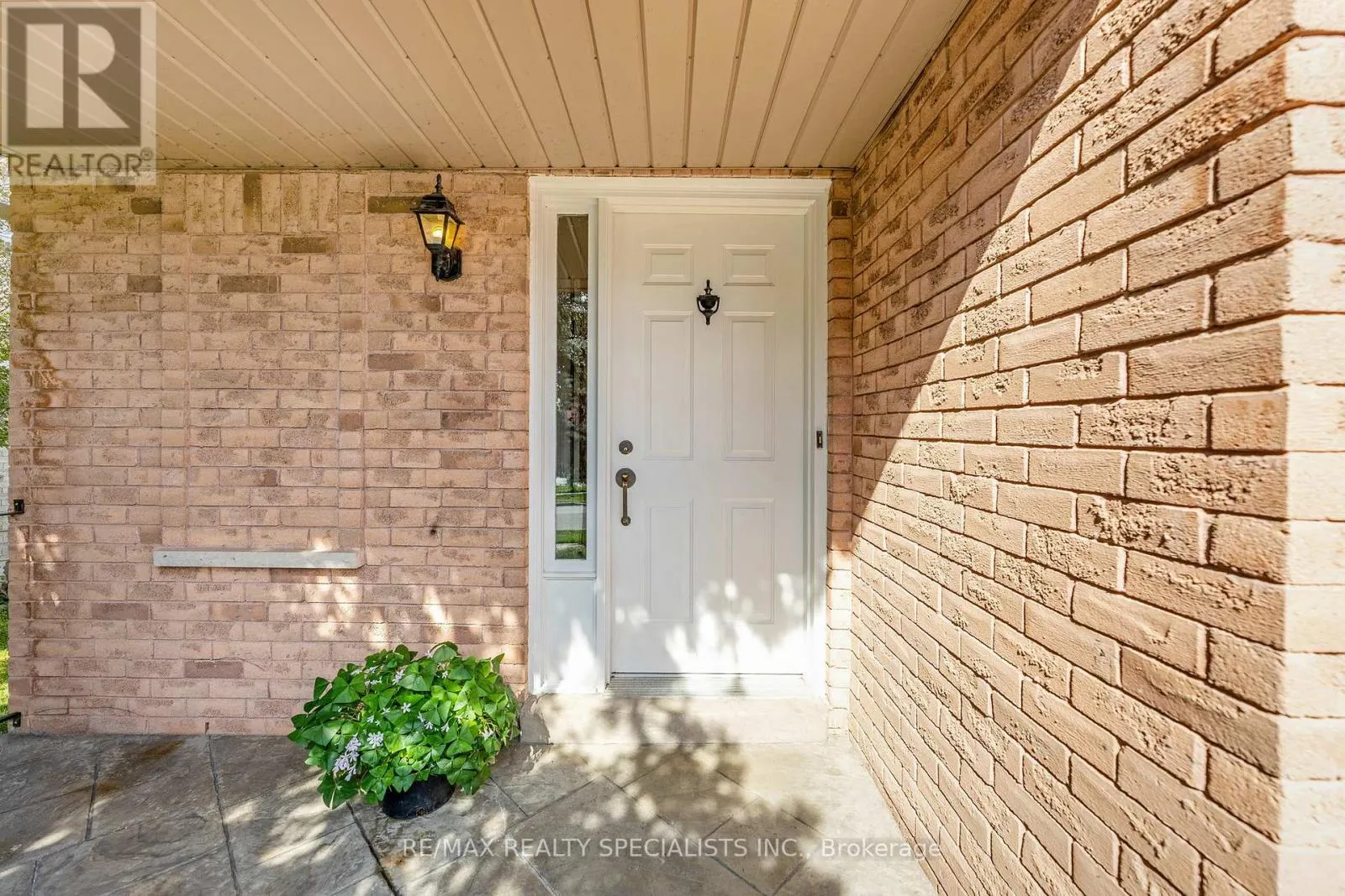 421 LEVANNA LANE
