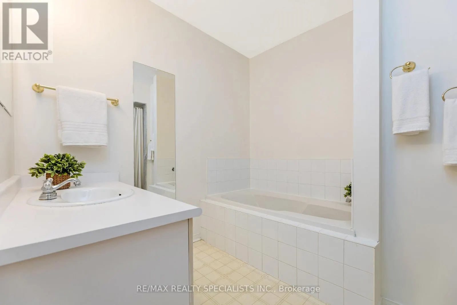 421 LEVANNA LANE