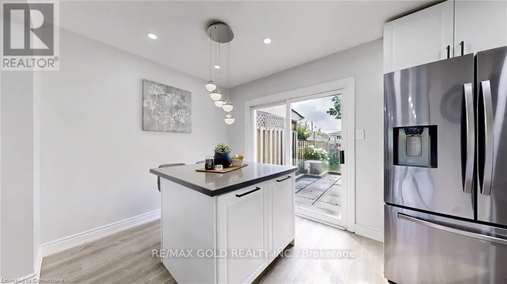 28 NAVENBY CRESCENT