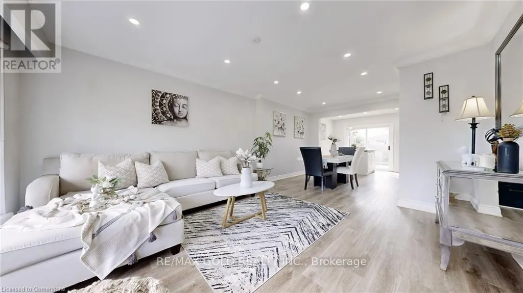 28 NAVENBY CRESCENT