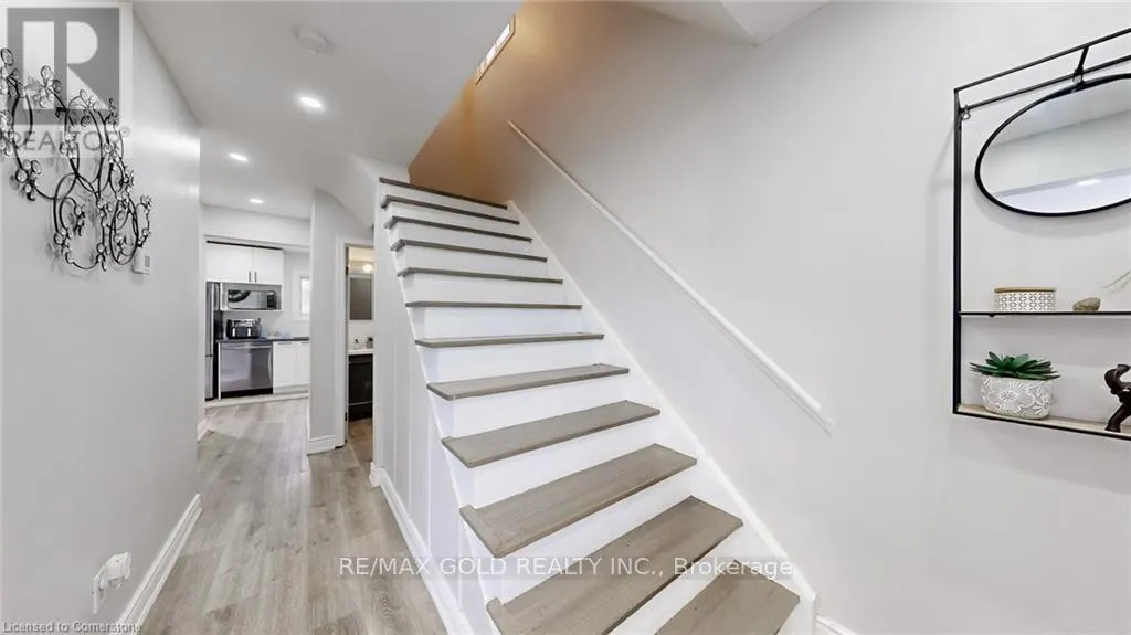 28 NAVENBY CRESCENT