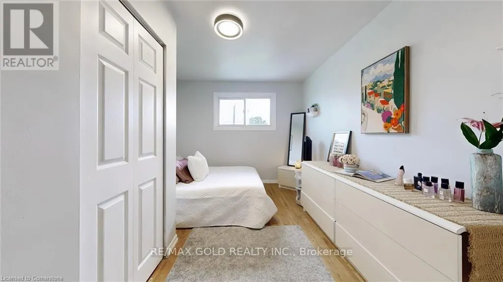 28 NAVENBY CRESCENT