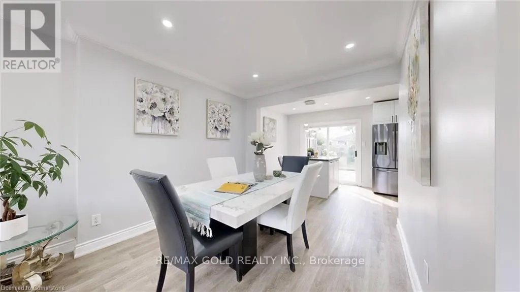 28 NAVENBY CRESCENT