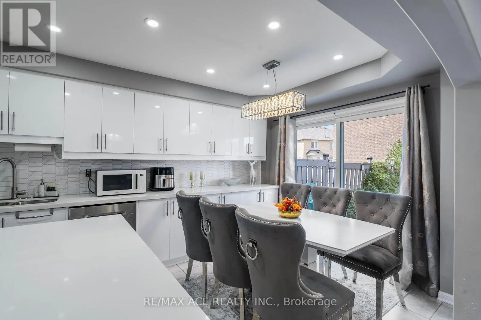 22 APPLE VALLEY WAY