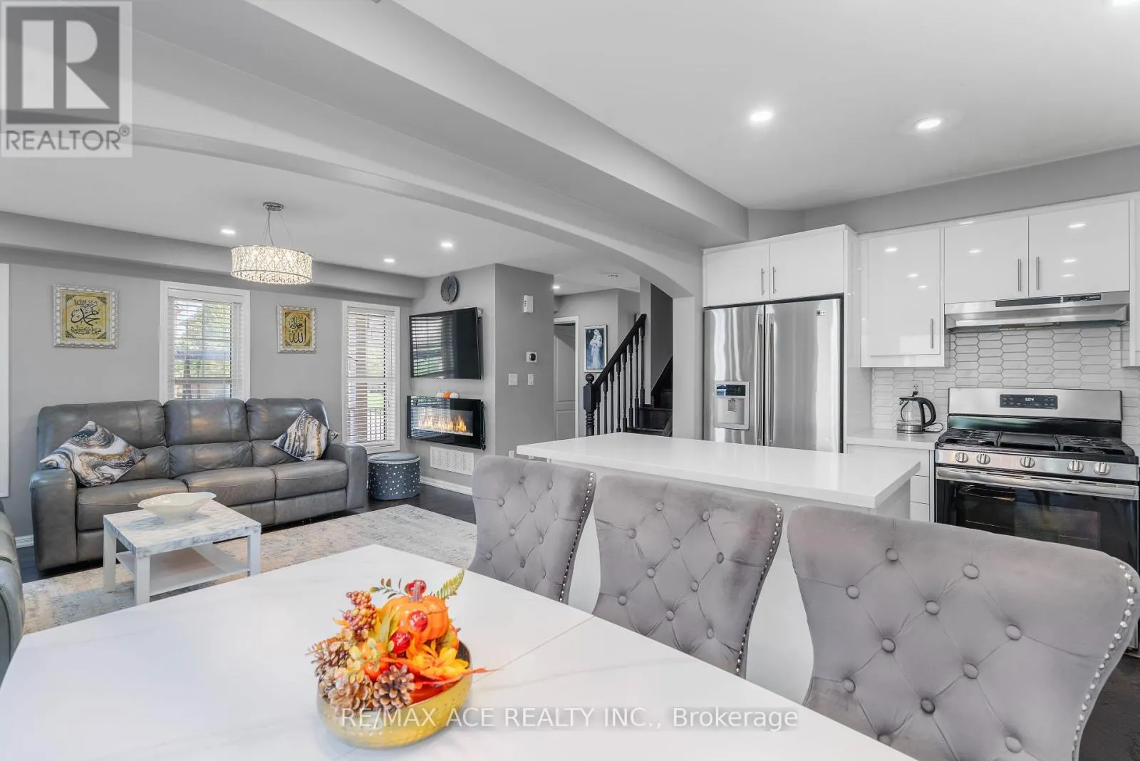 22 APPLE VALLEY WAY