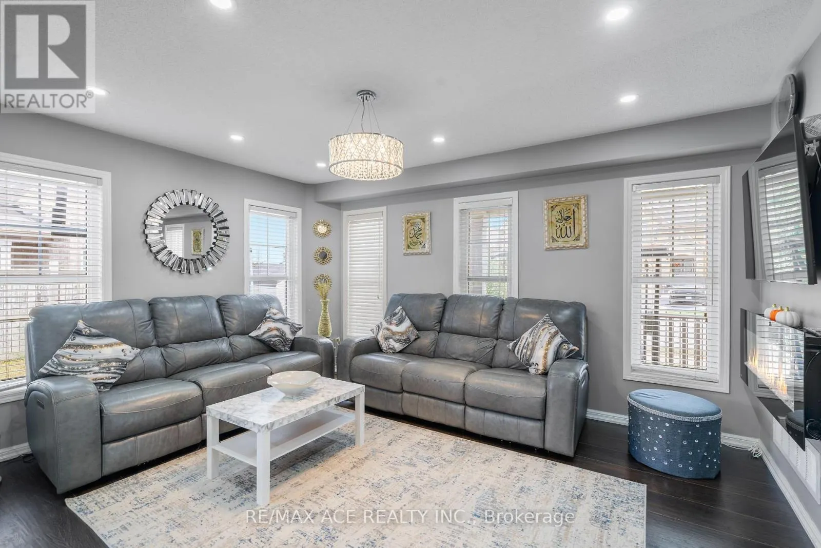 22 APPLE VALLEY WAY