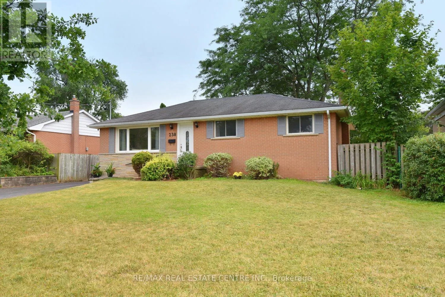 238 KENT CRESCENT E