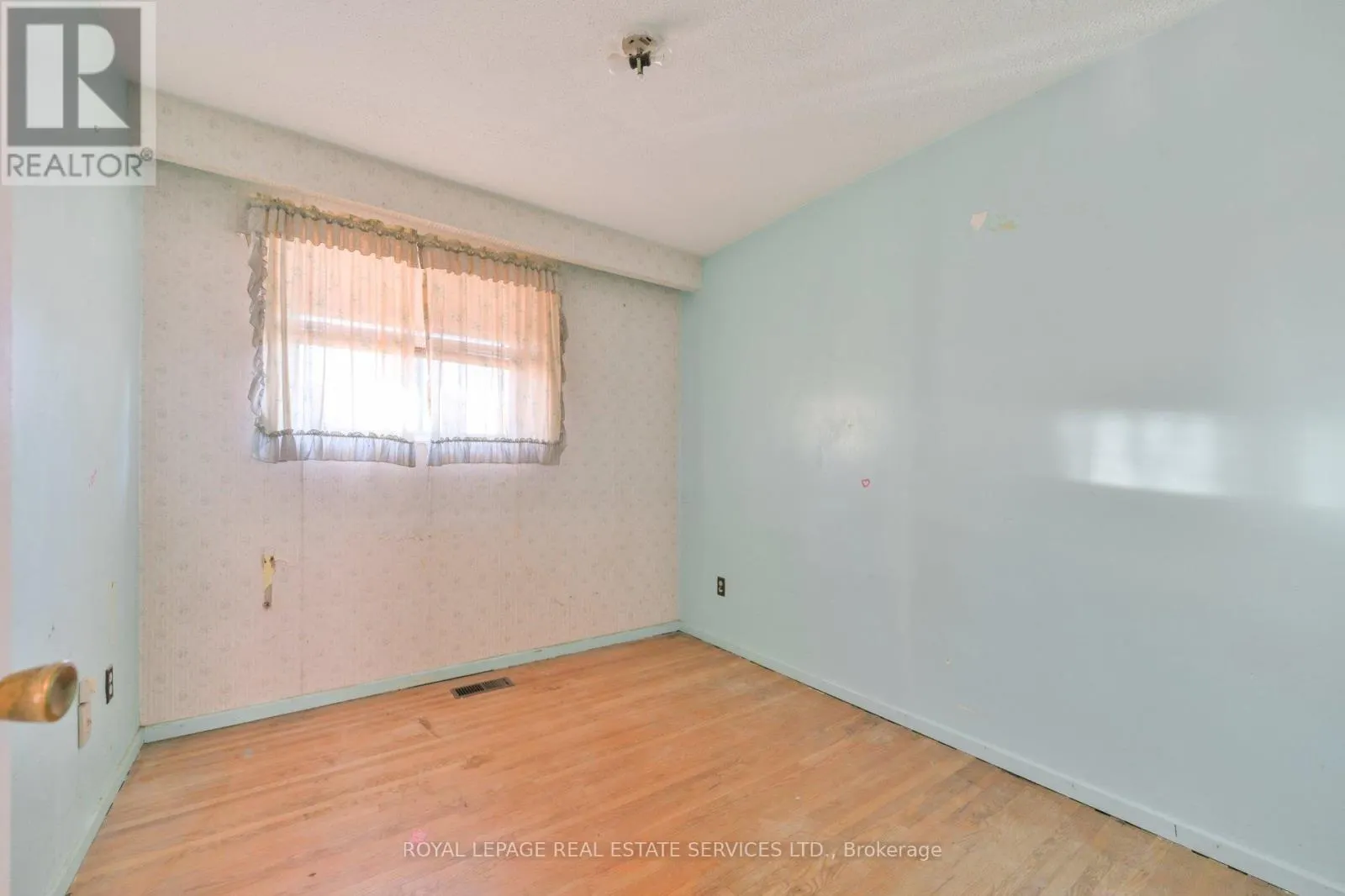 18 TORRINGTON DRIVE