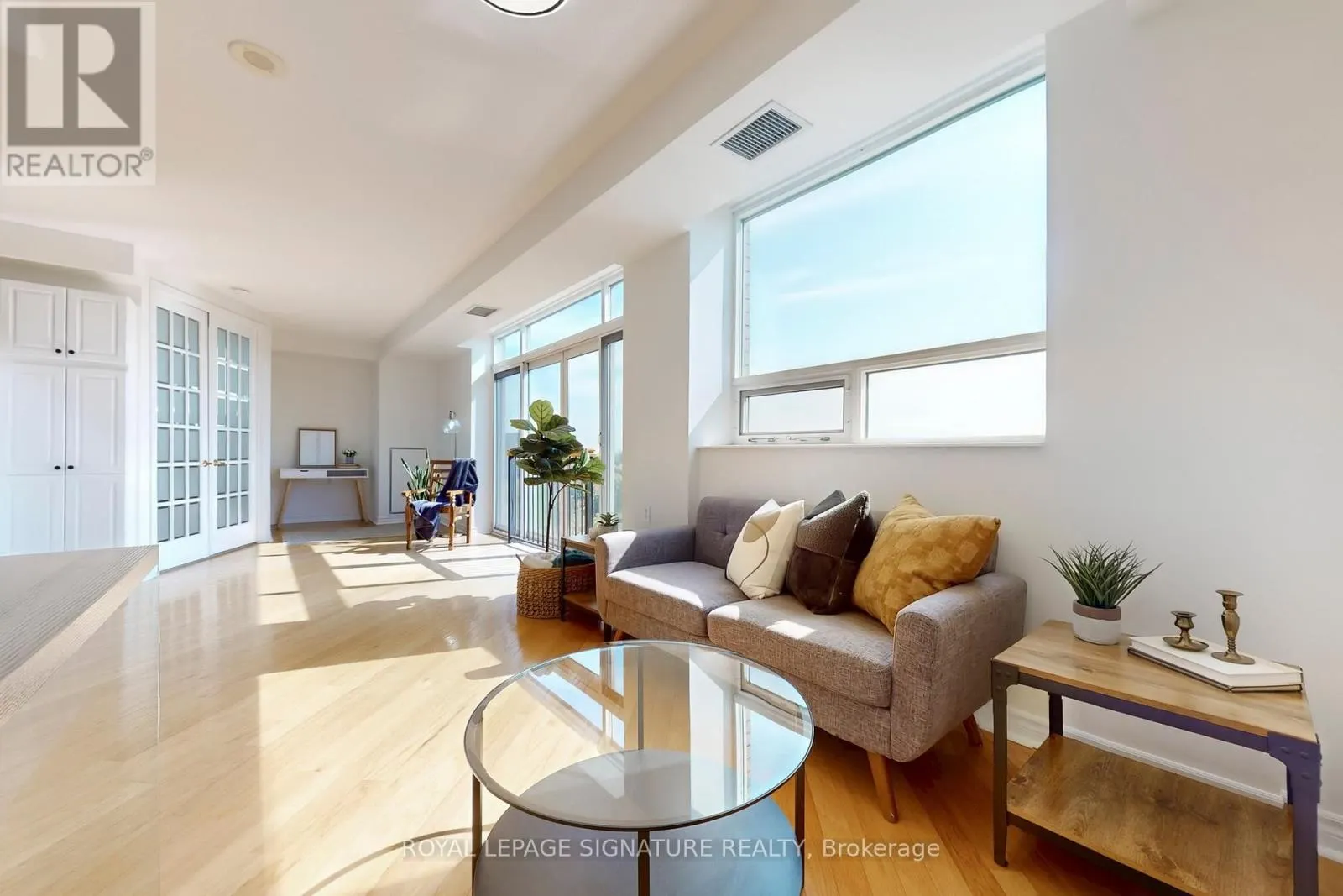 804 - 200 BURNHAMTHORPE ROAD E