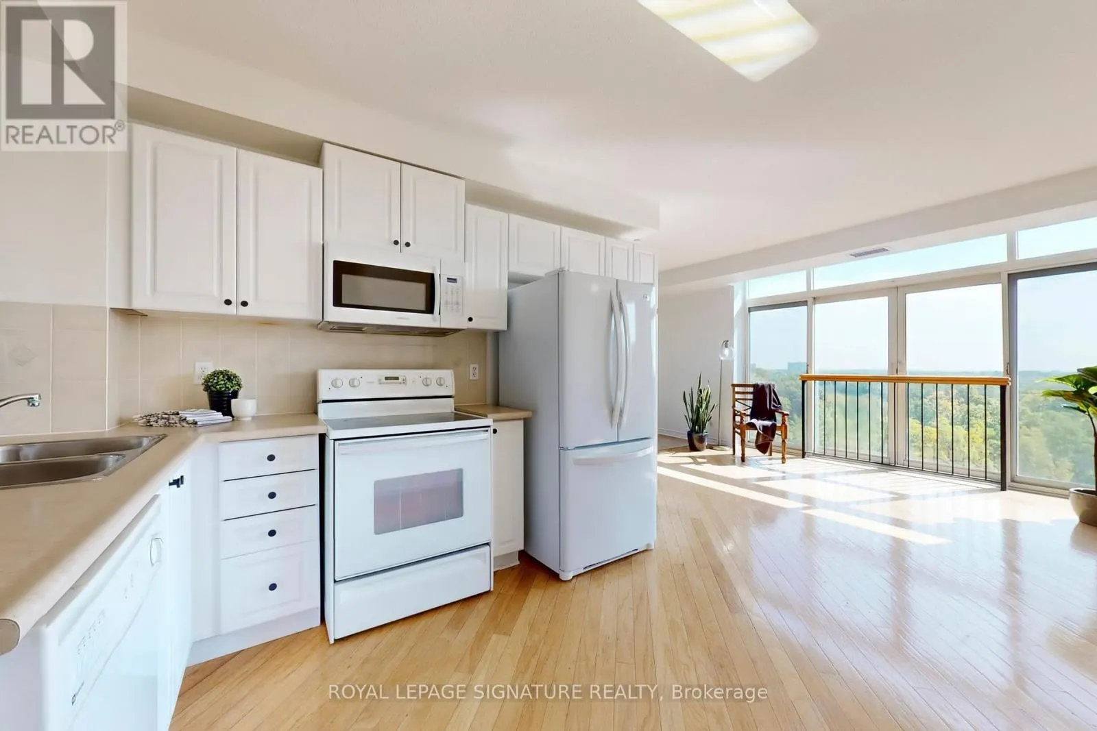 804 - 200 BURNHAMTHORPE ROAD E