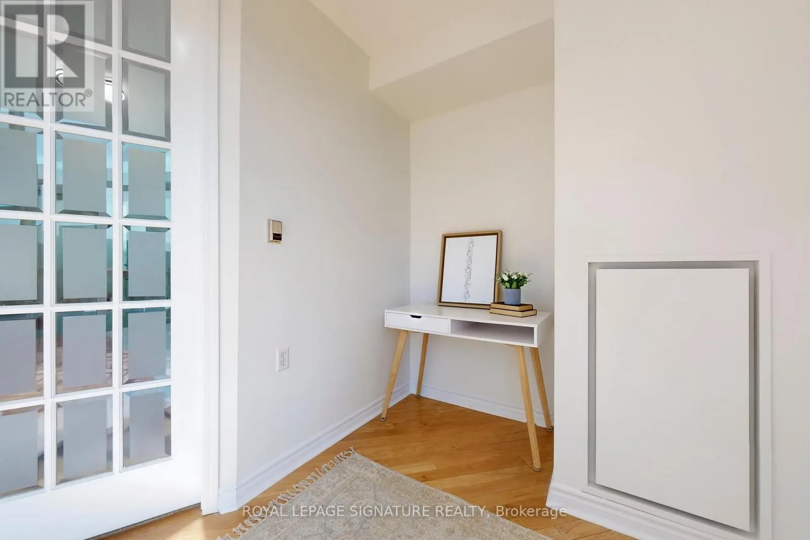 804 - 200 BURNHAMTHORPE ROAD E