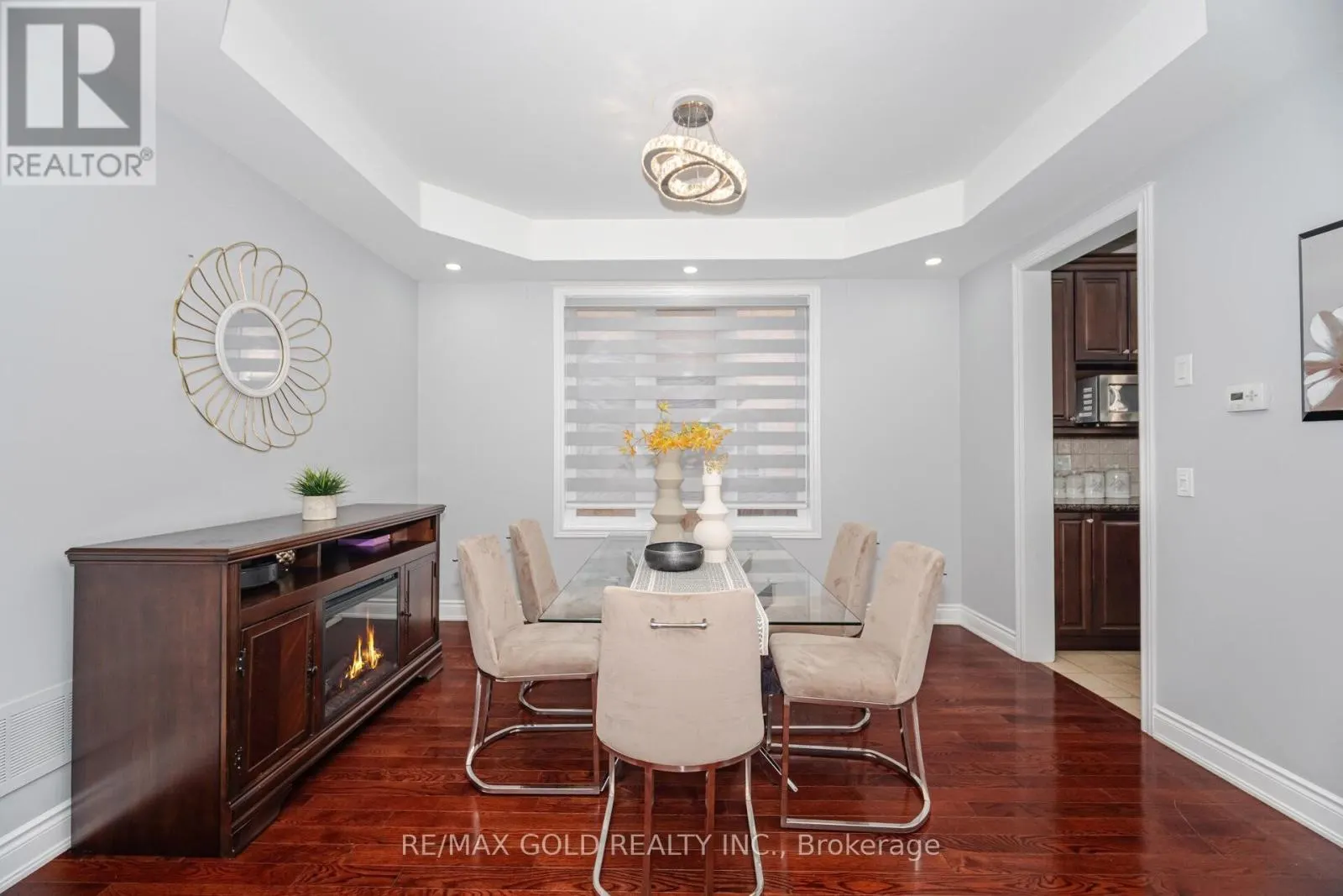 32 EAGLESPRINGS CRESCENT
