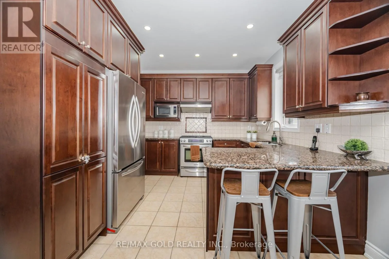 32 EAGLESPRINGS CRESCENT