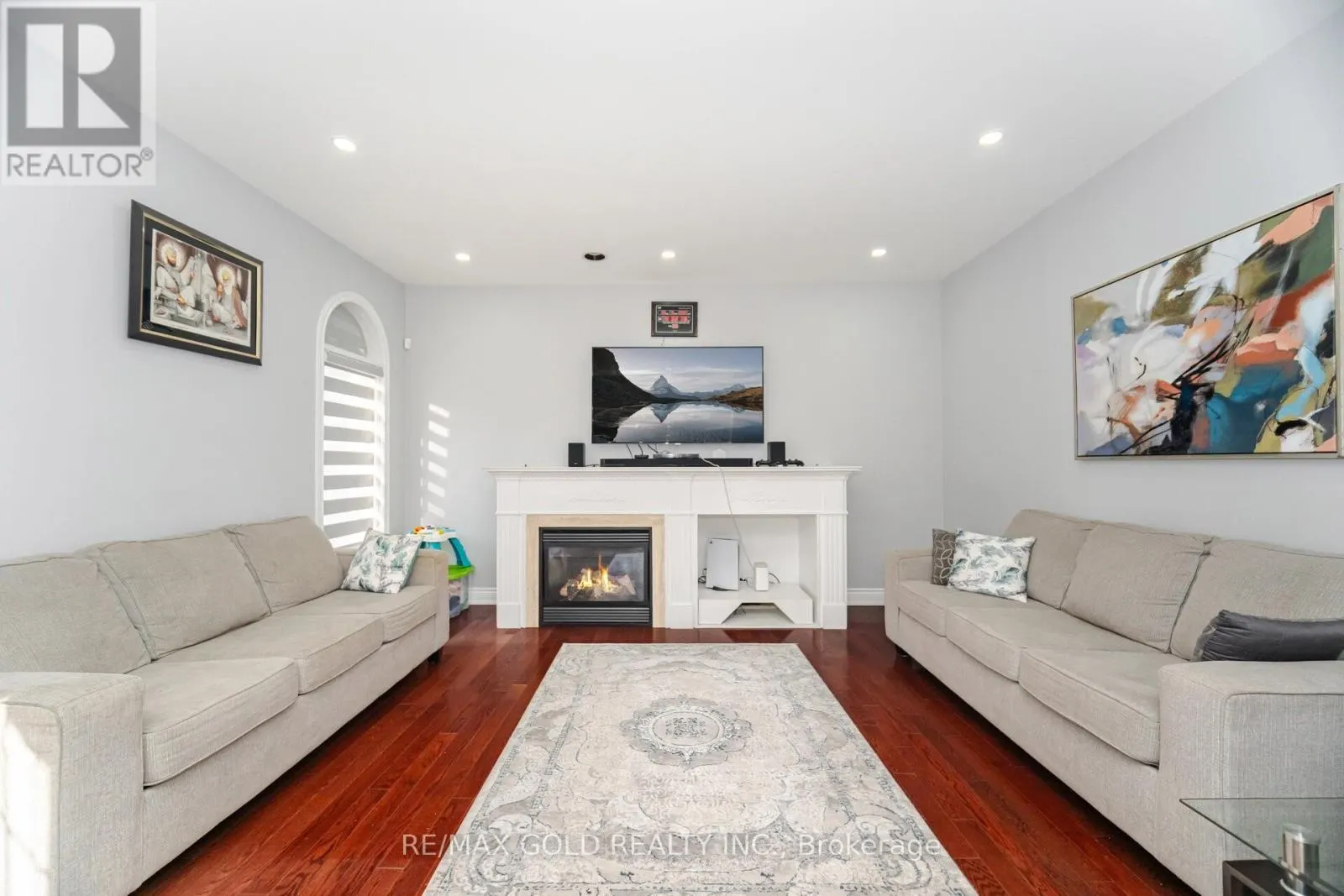 32 EAGLESPRINGS CRESCENT