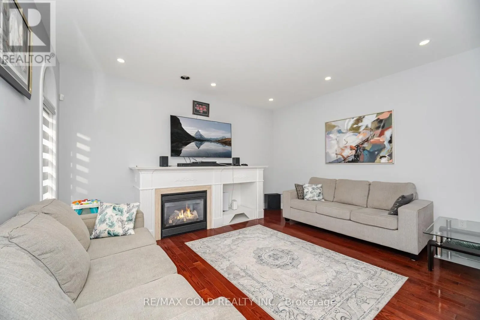 32 EAGLESPRINGS CRESCENT