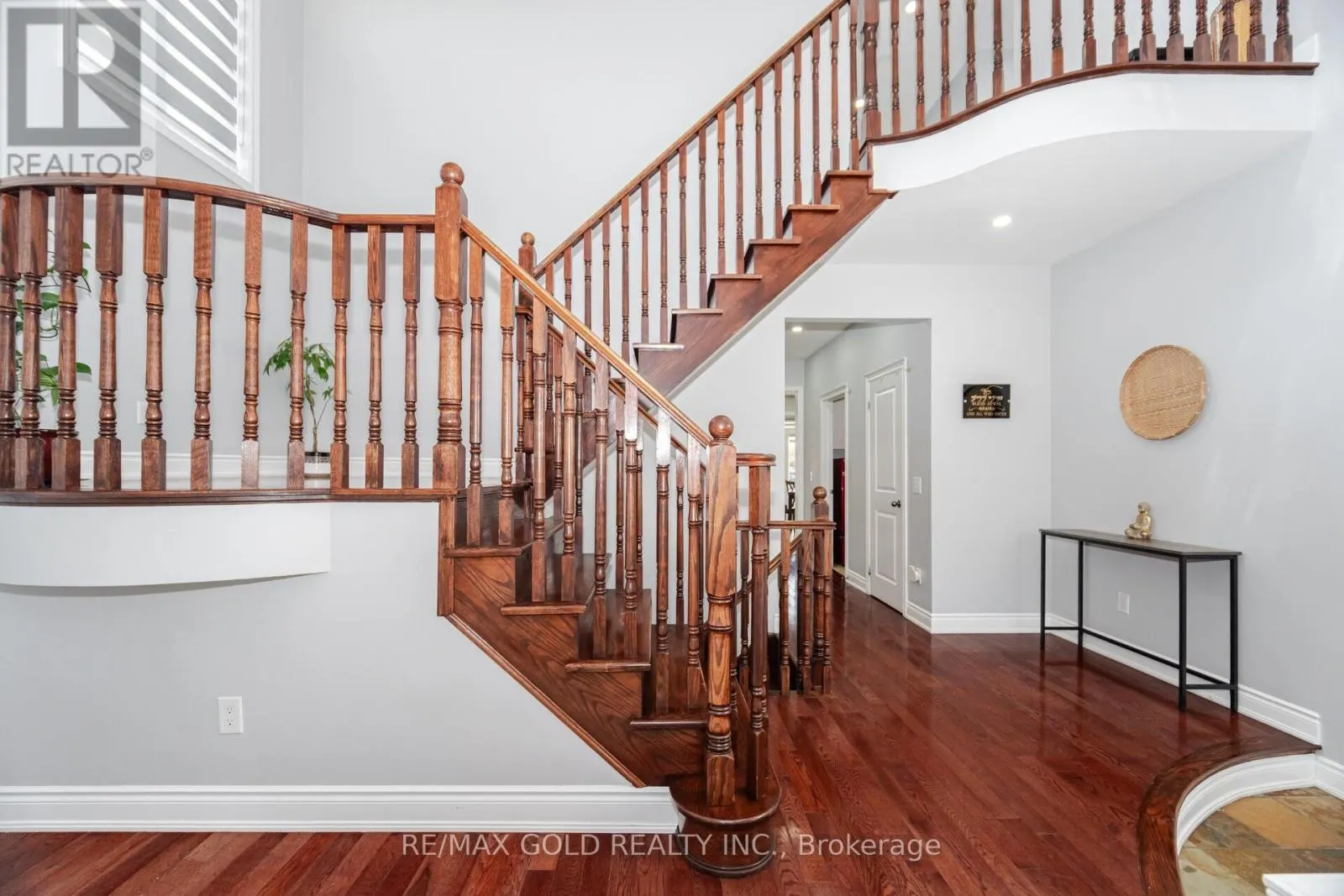 32 EAGLESPRINGS CRESCENT