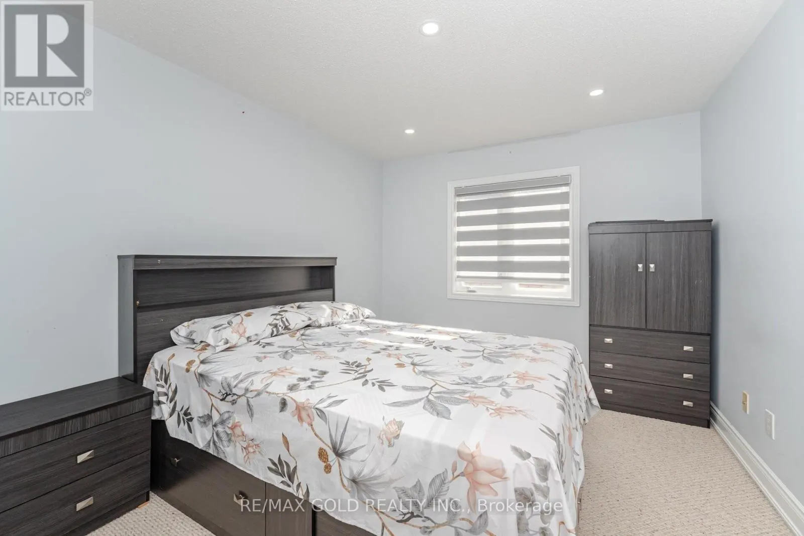 32 EAGLESPRINGS CRESCENT