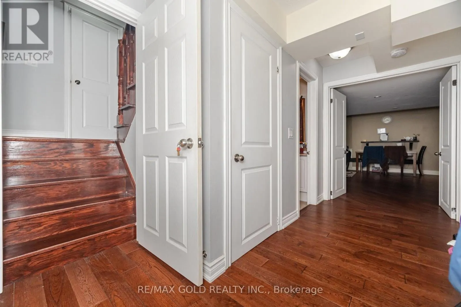 32 EAGLESPRINGS CRESCENT