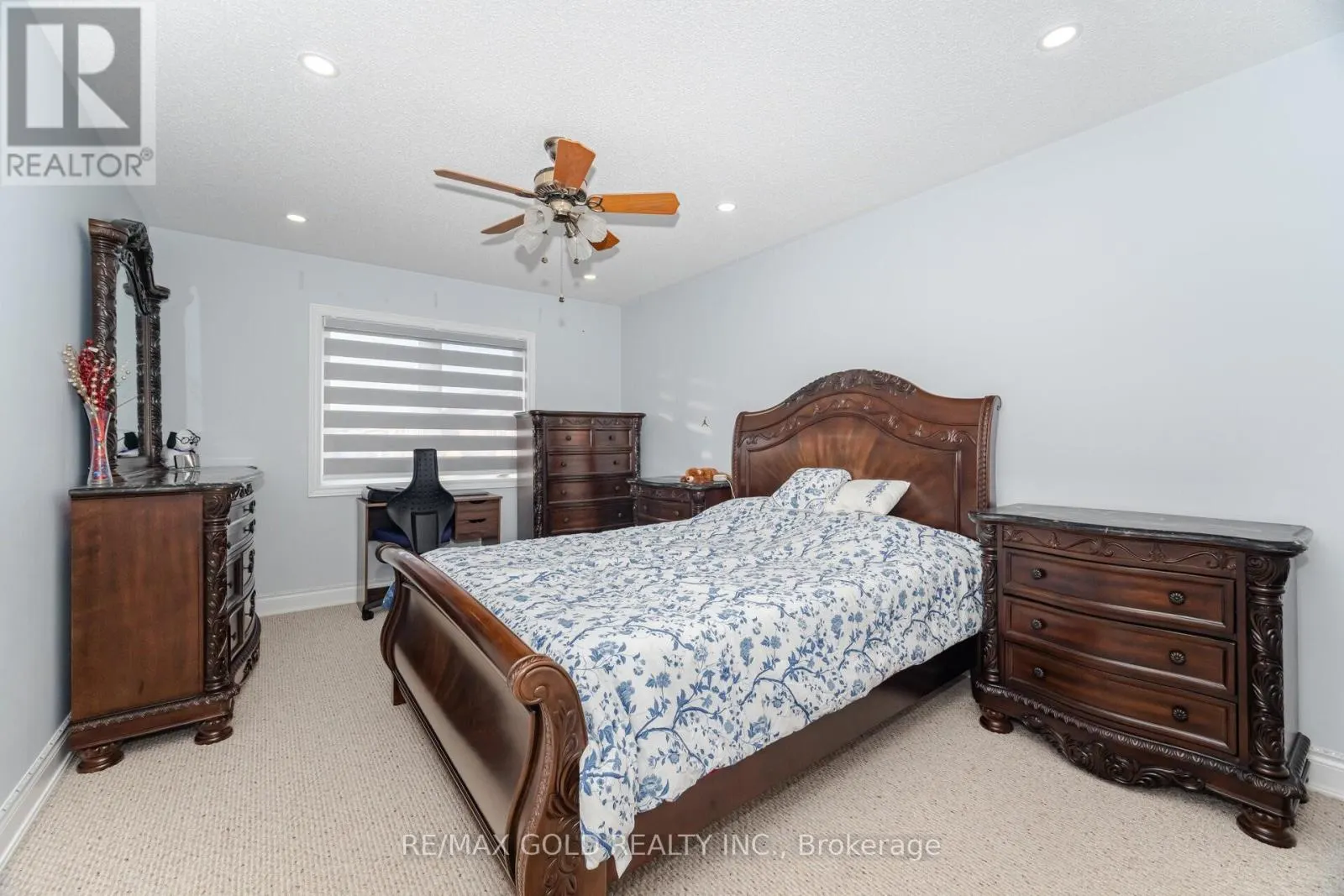 32 EAGLESPRINGS CRESCENT