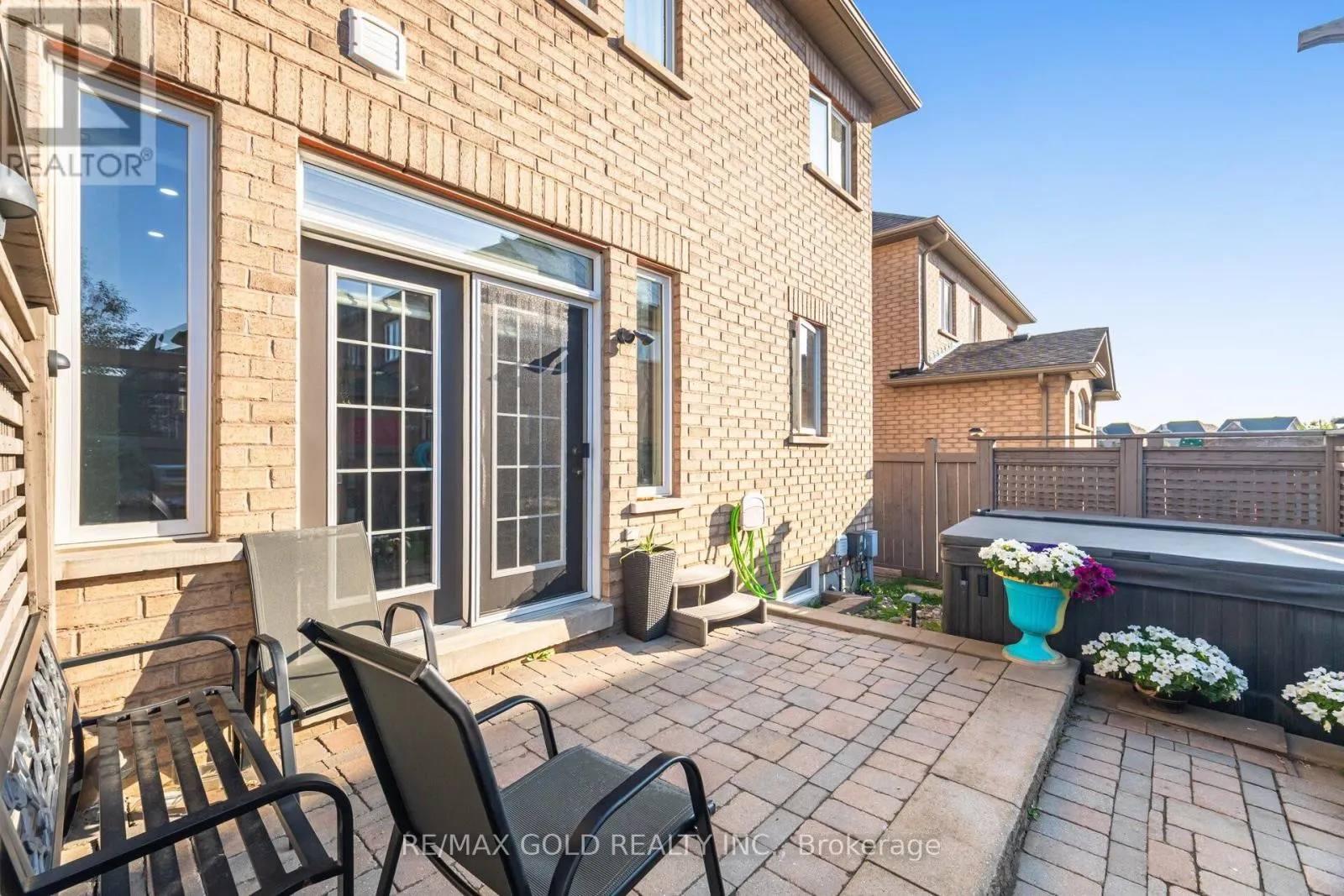 32 EAGLESPRINGS CRESCENT
