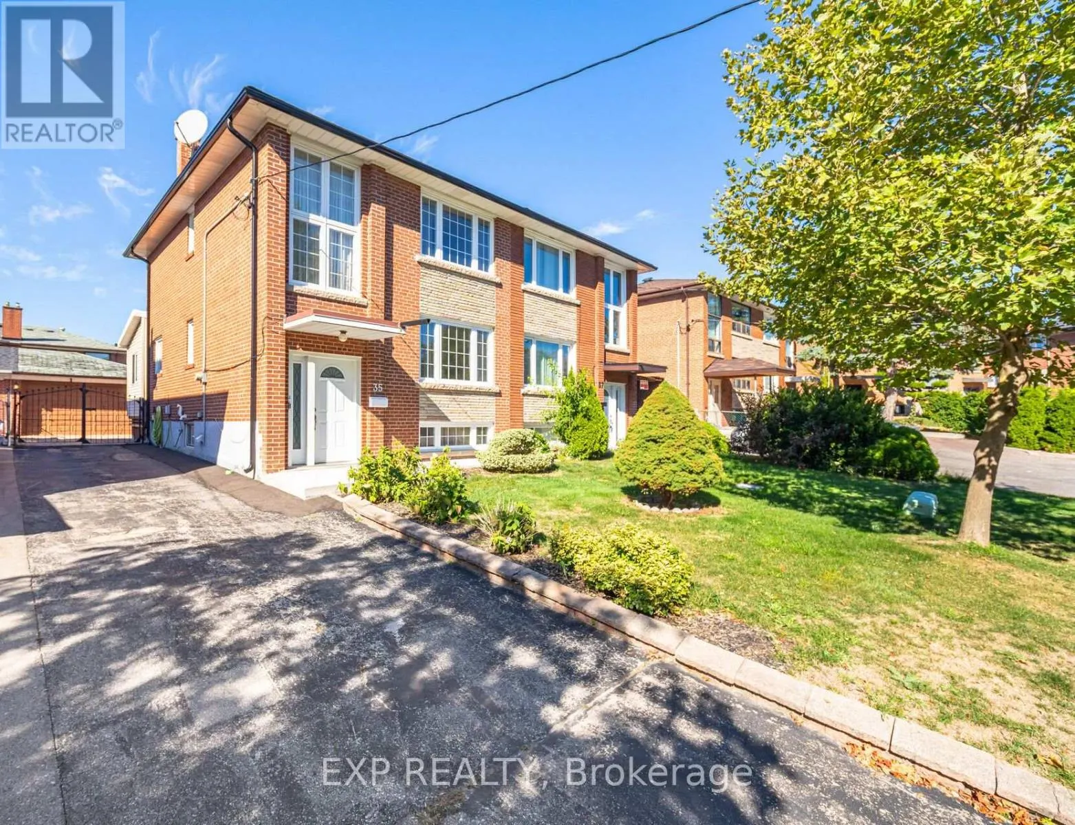 35 CLAIRTON CRESCENT