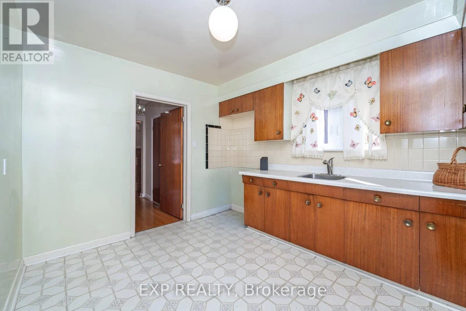 35 CLAIRTON CRESCENT