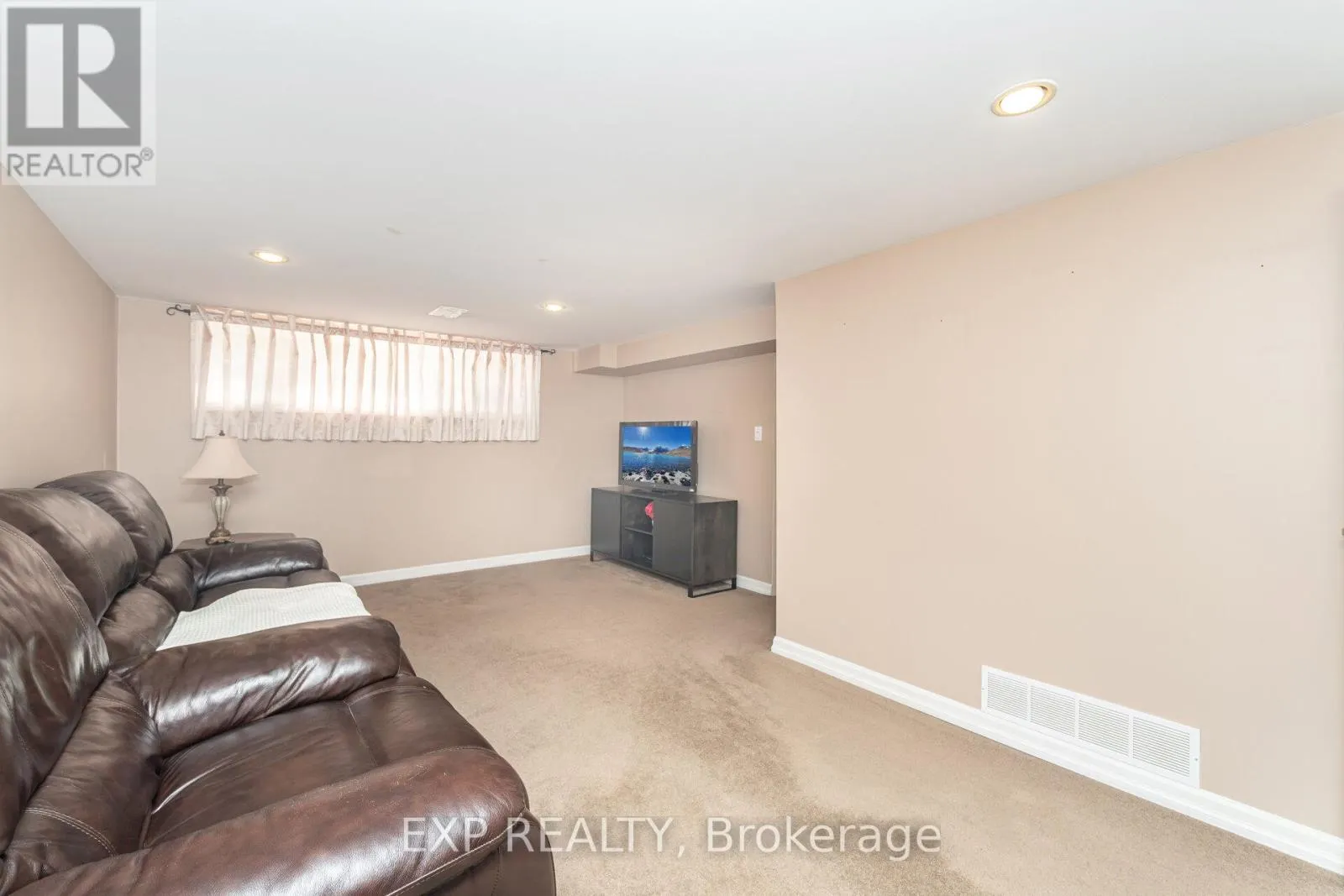 35 CLAIRTON CRESCENT