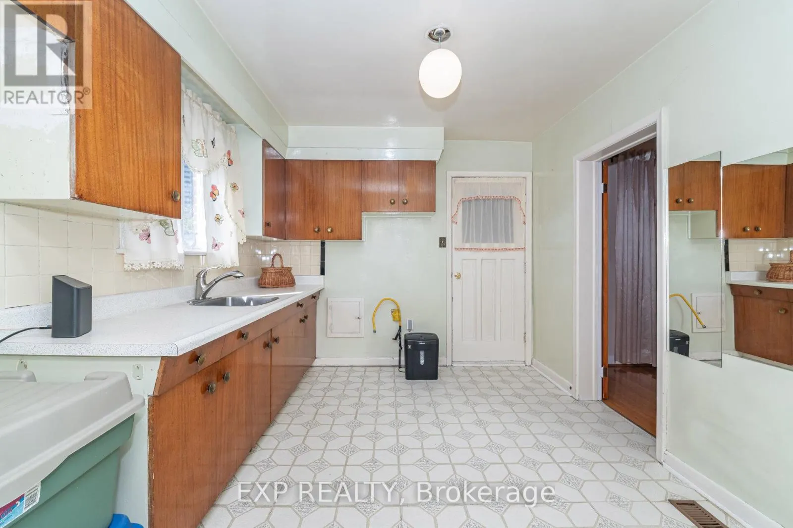35 CLAIRTON CRESCENT