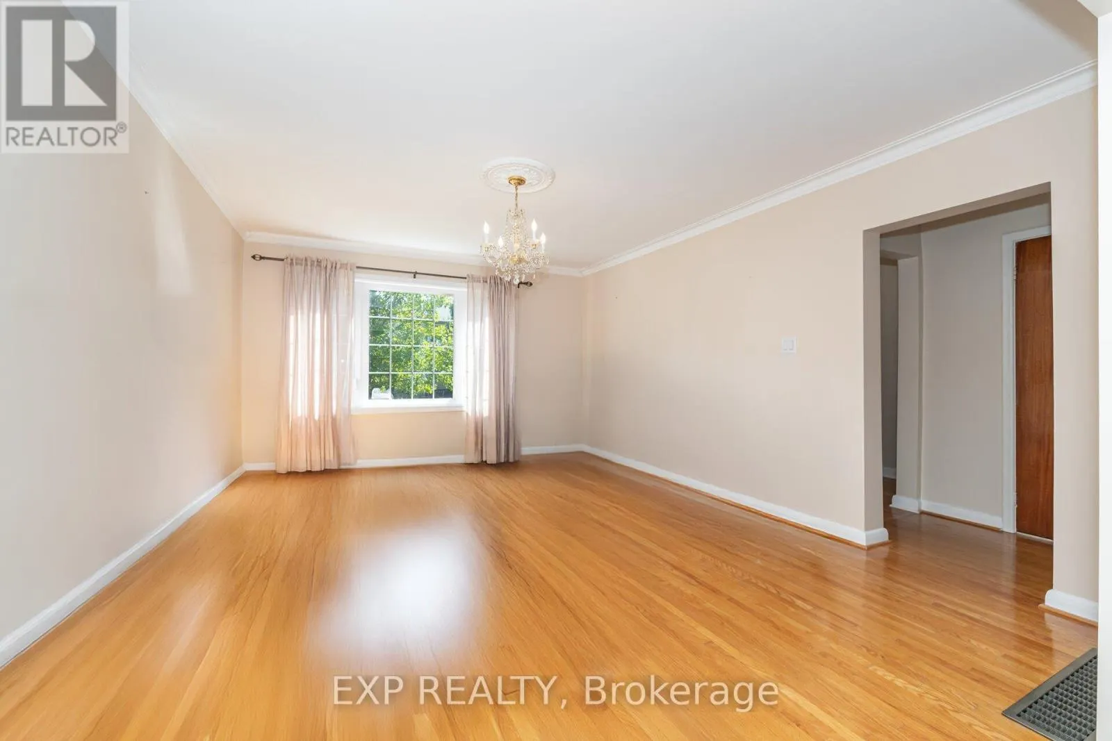 35 CLAIRTON CRESCENT