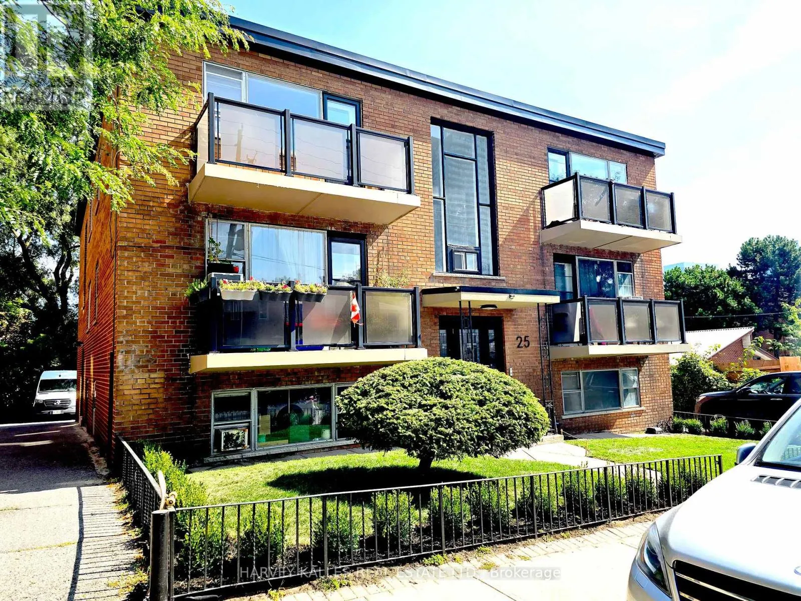 25 WINDERMERE AVENUE