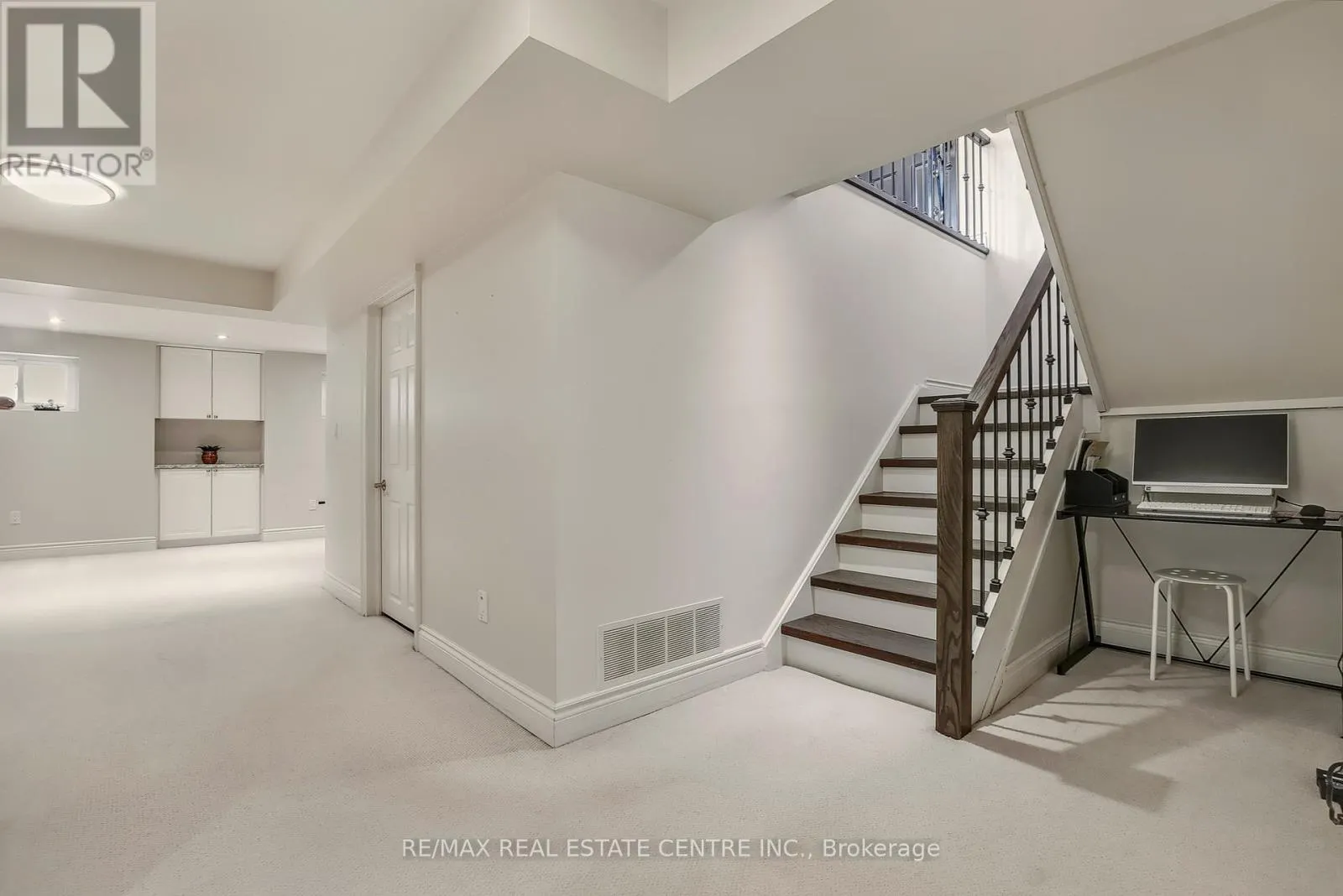 820 HEMLOCK DRIVE