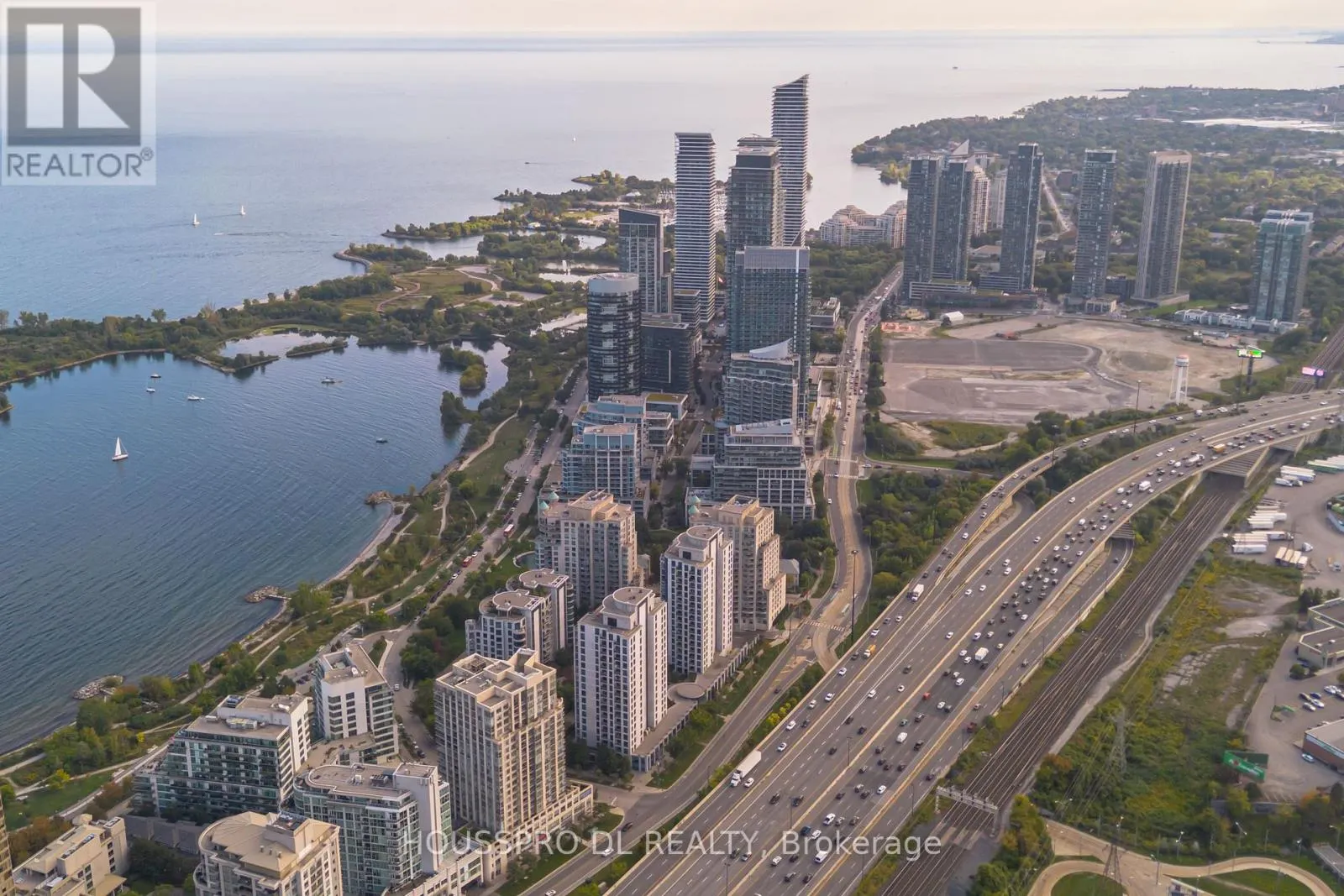 220 - 2095 LAKE SHORE BOULEVARD W