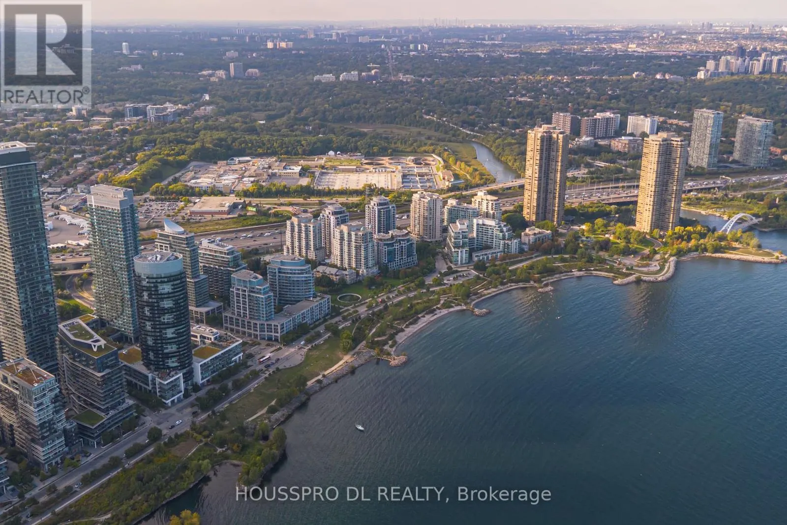 220 - 2095 LAKE SHORE BOULEVARD W