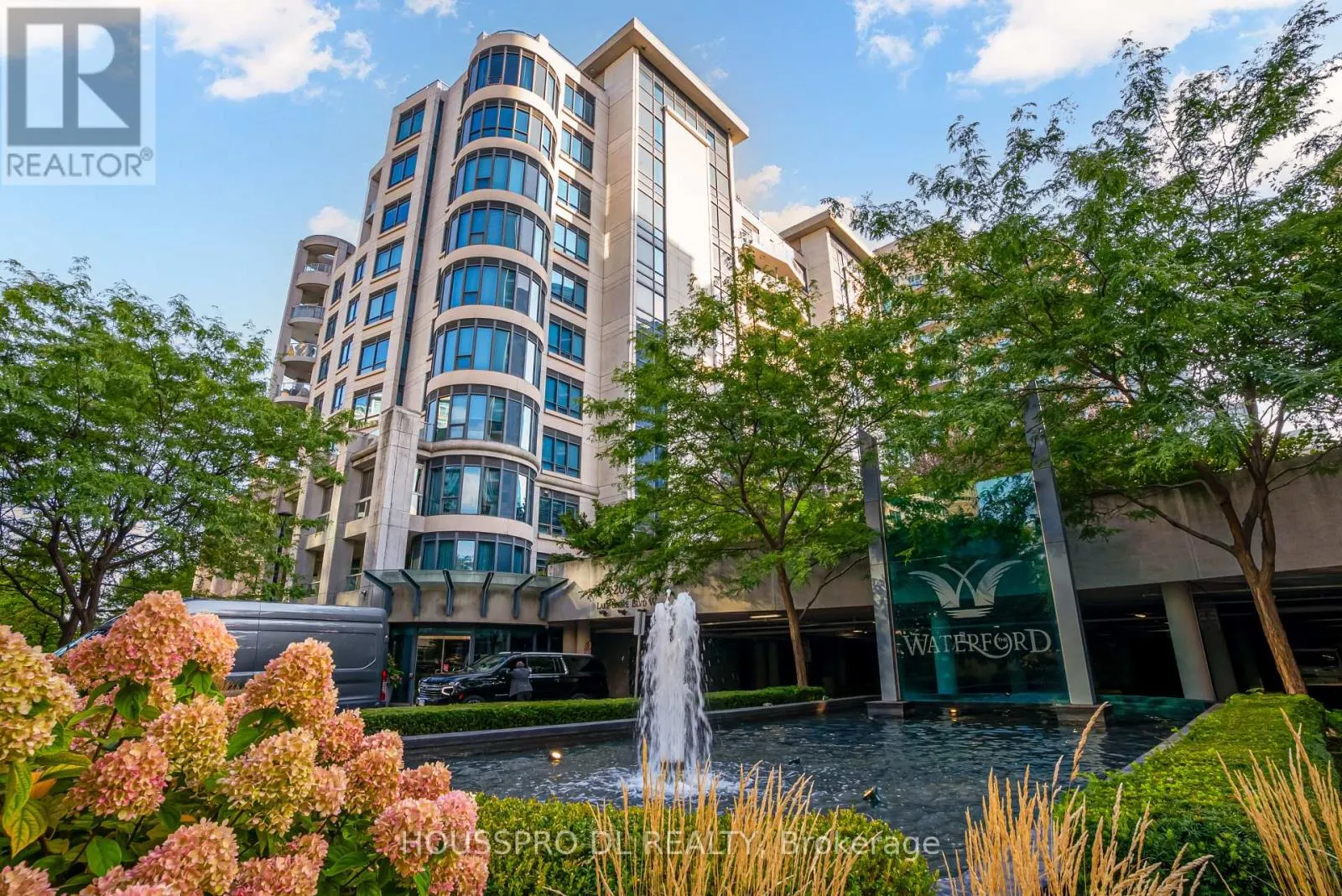 220 - 2095 LAKE SHORE BOULEVARD W