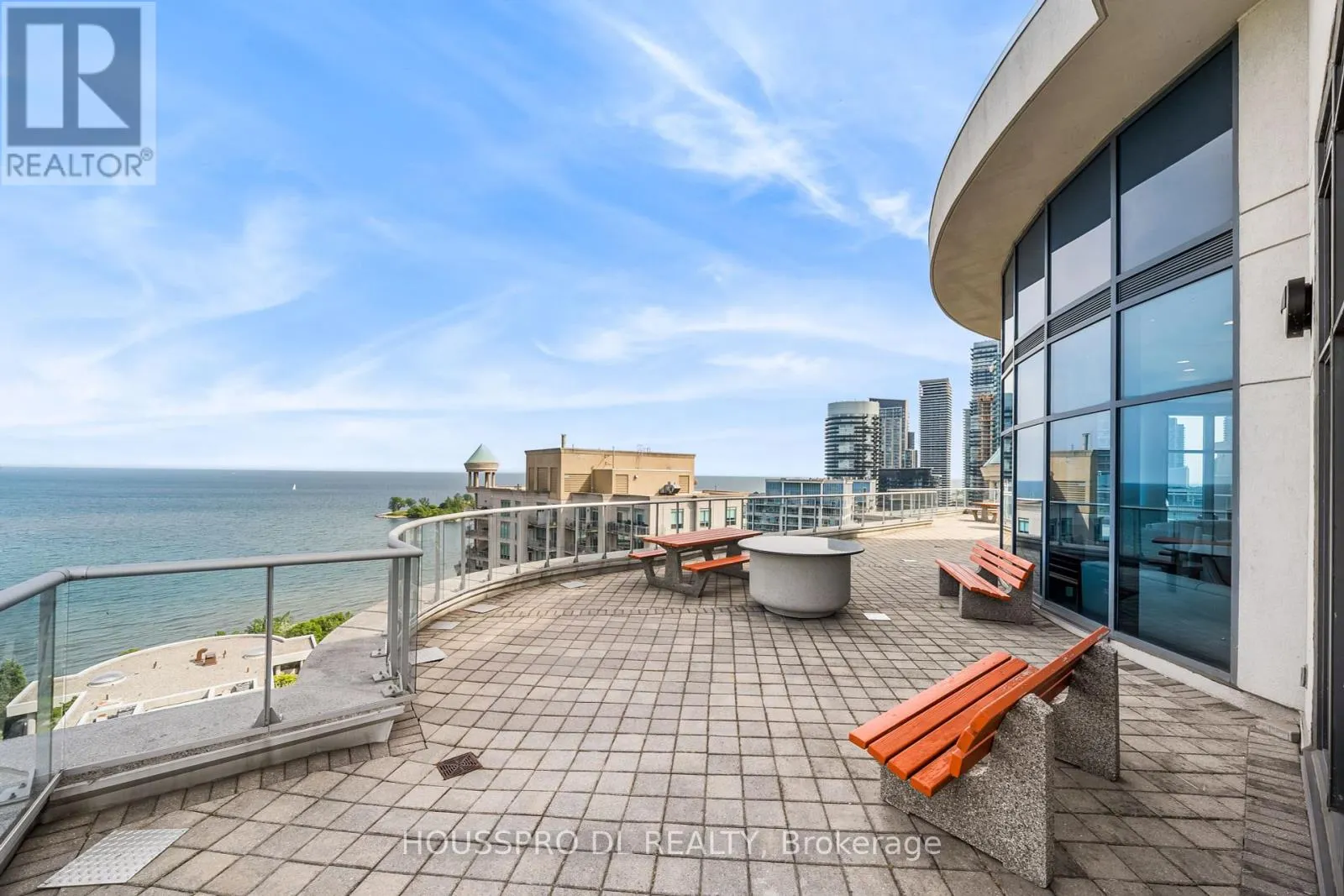 220 - 2095 LAKE SHORE BOULEVARD W