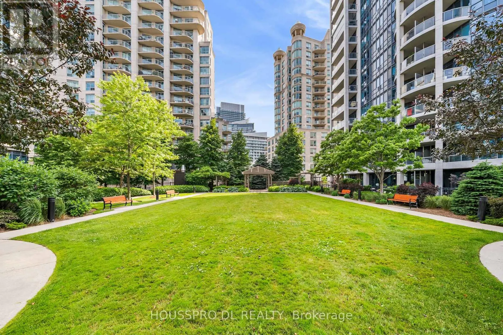 220 - 2095 LAKE SHORE BOULEVARD W