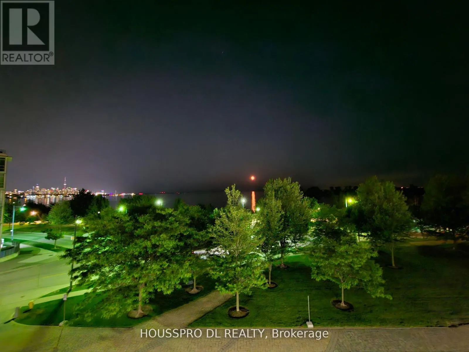 220 - 2095 LAKE SHORE BOULEVARD W
