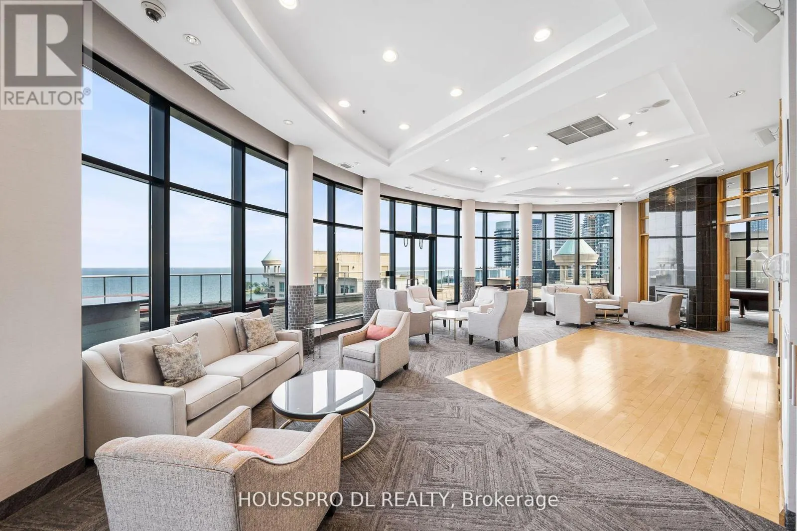 220 - 2095 LAKE SHORE BOULEVARD W