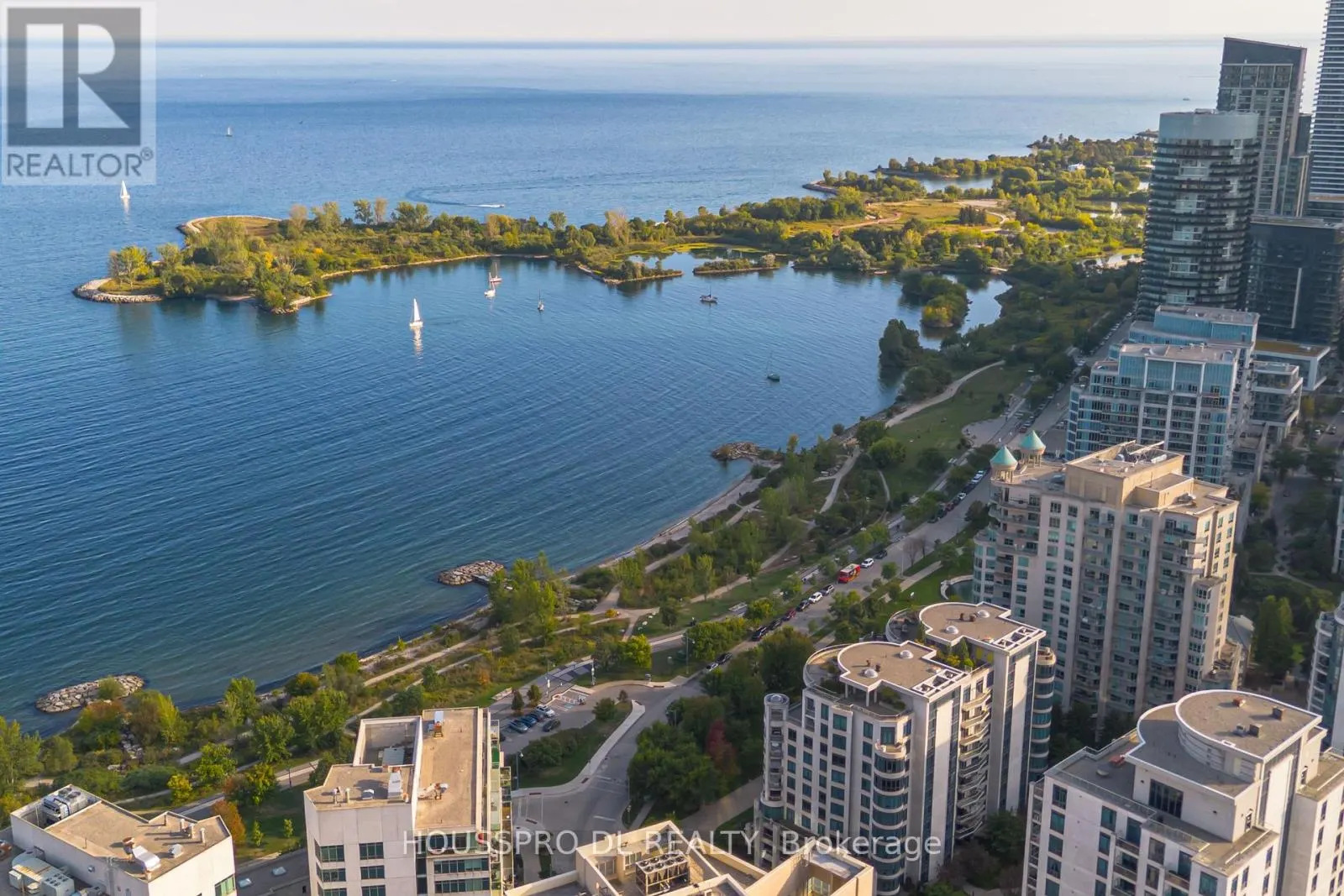220 - 2095 LAKE SHORE BOULEVARD W