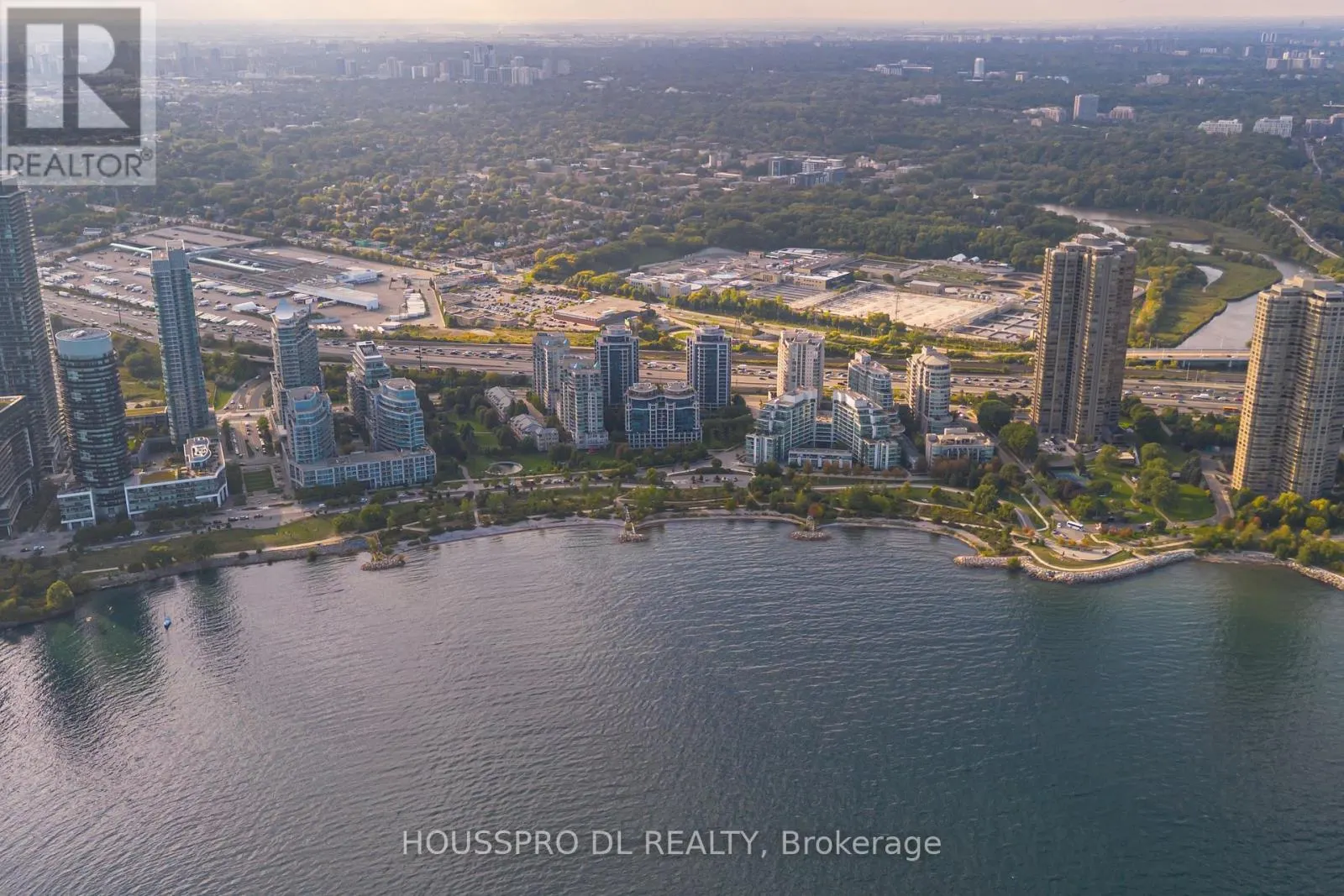 220 - 2095 LAKE SHORE BOULEVARD W