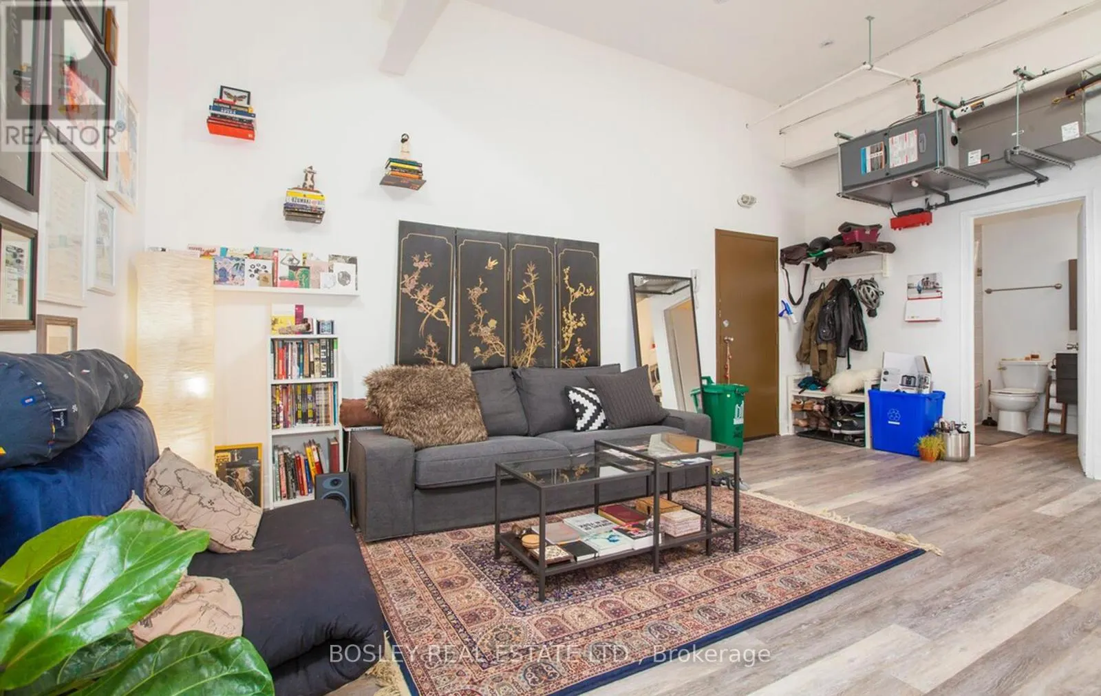 202 - 137 RONCESVALLES AVENUE
