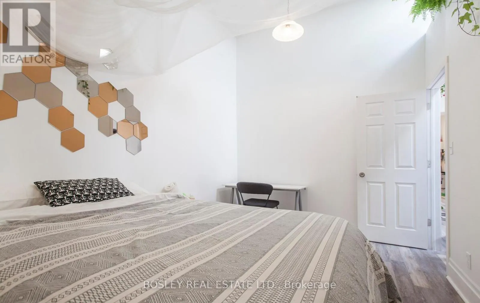 202 - 137 RONCESVALLES AVENUE