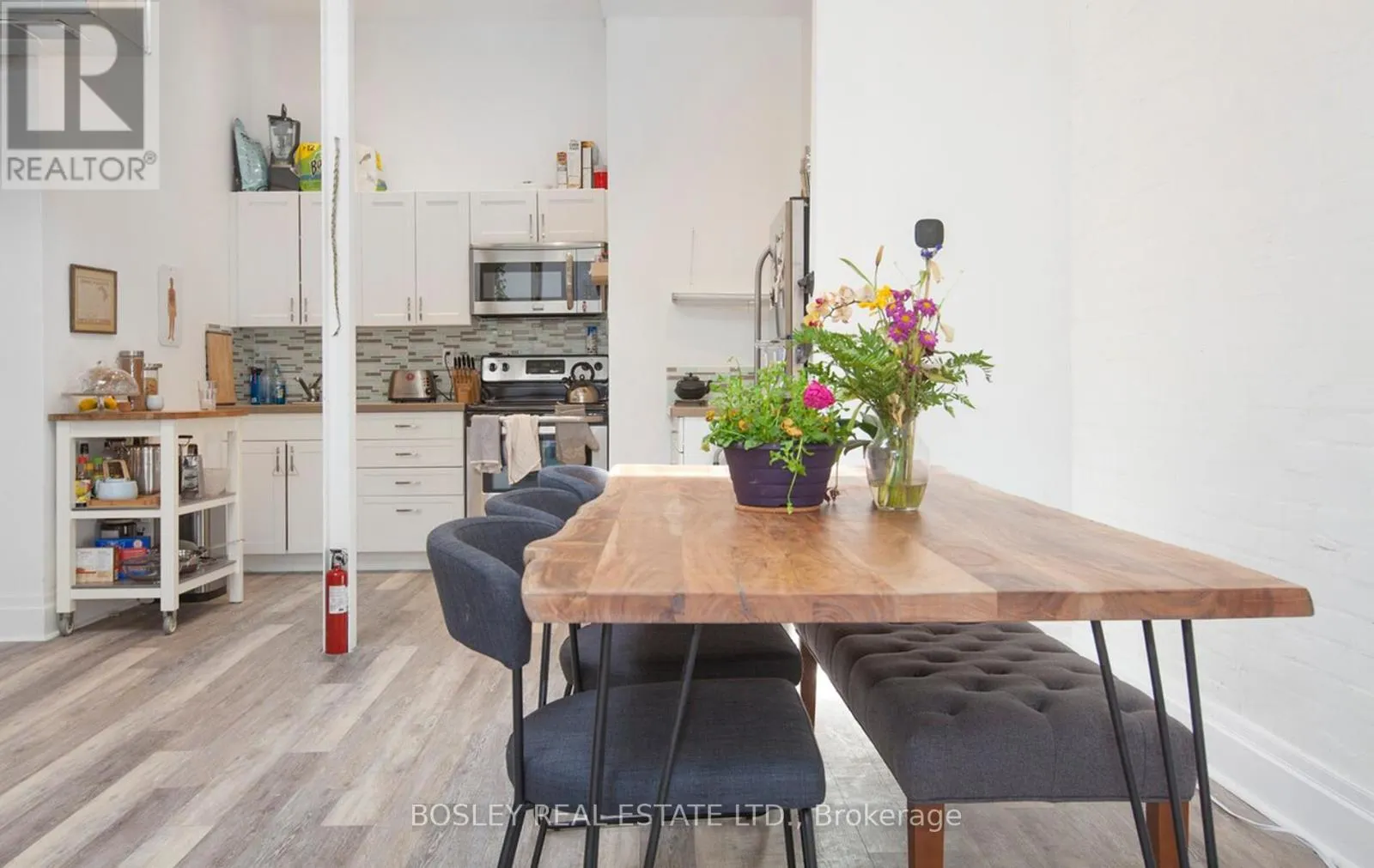 202 - 137 RONCESVALLES AVENUE
