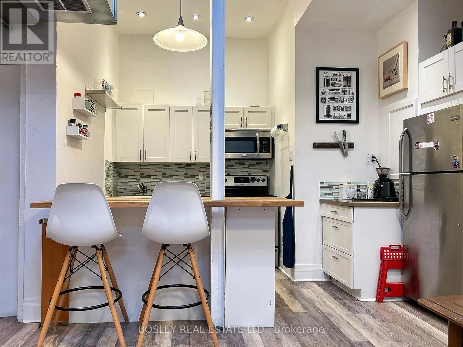 202 - 137 RONCESVALLES AVENUE