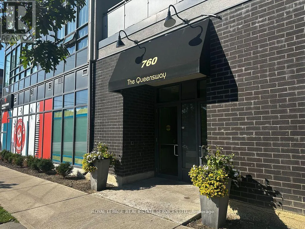 412 - 760 THE QUEENSWAY