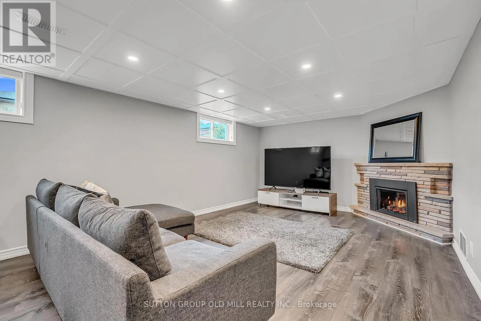 40 LEMONWOOD DRIVE