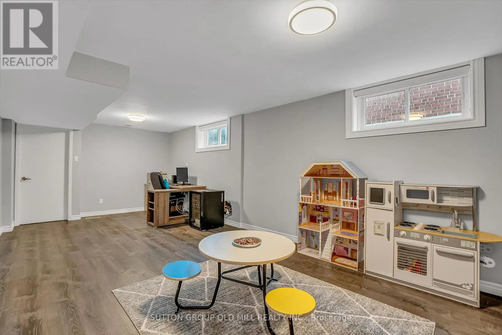 40 LEMONWOOD DRIVE