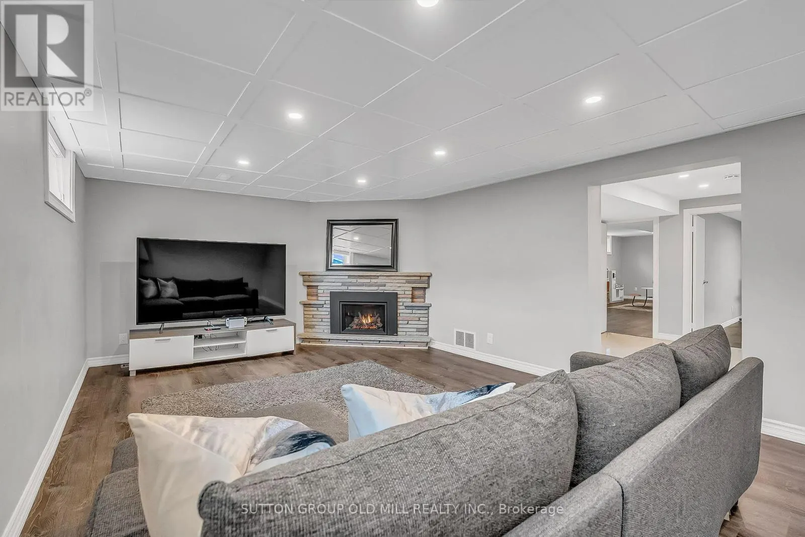 40 LEMONWOOD DRIVE