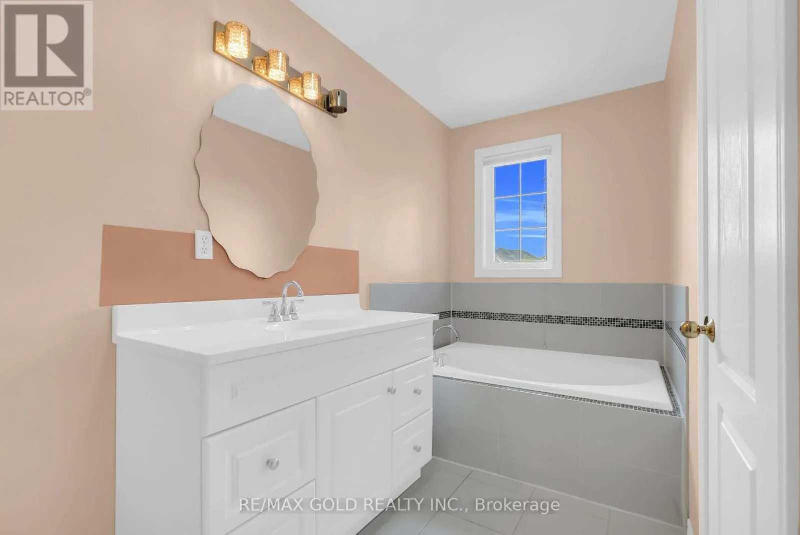 33 TIGERLILY PLACE