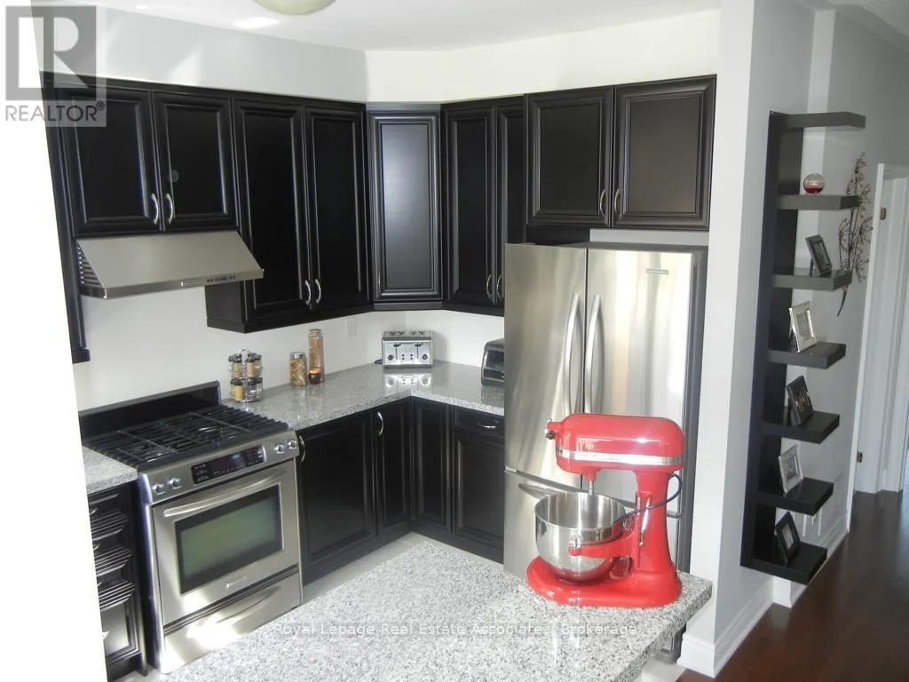 2022 LAKESHORE ROAD W